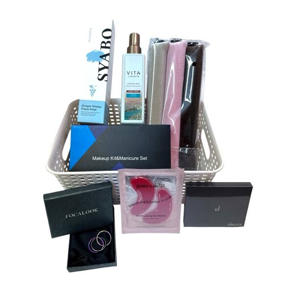 Jen’s Bins Bundle Box Beauty with Manicure Set - Picture 2 of 15